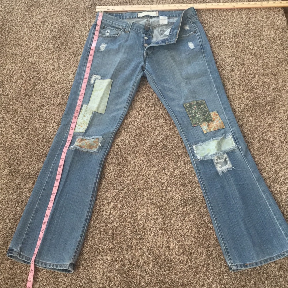 Pre-own women  Levi’s jeans.